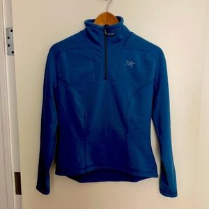 Azure blue 1/2 zip pullover.. perfect 2nd layer for running, hiking